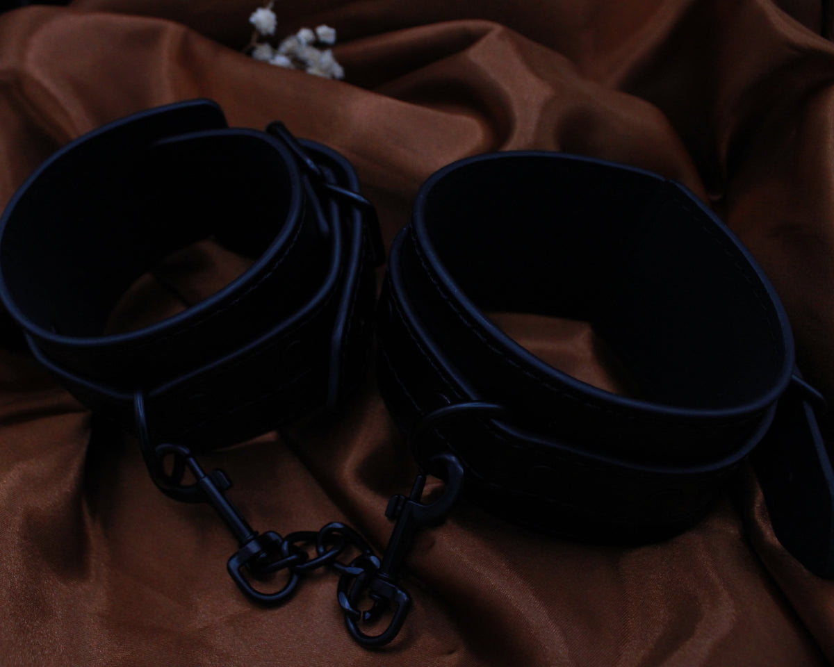 MENOTTES EN CUIRE CHEVILLE